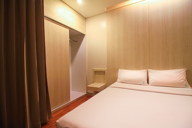 テン スターズ ホテル プラトゥーナム