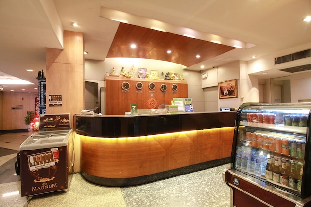 テン スターズ ホテル プラトゥーナム