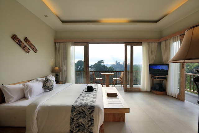 カジャネ ヤンロニ