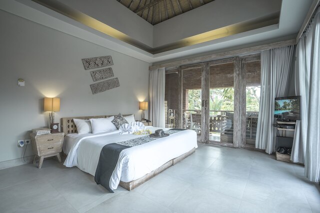 カジャネ ヤンロニ