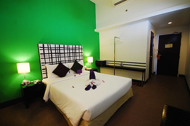 ザ エンバシー サトーン