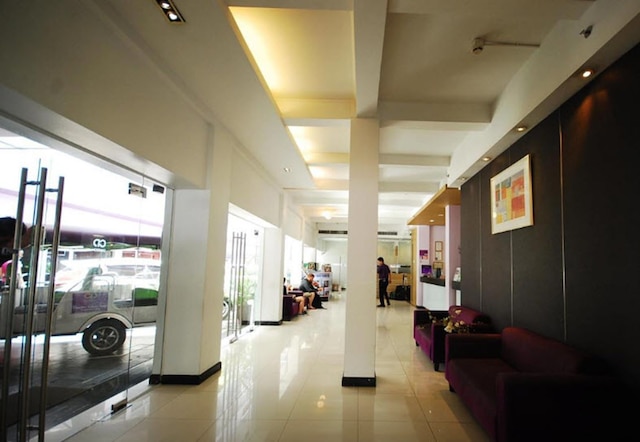 ザ エンバシー サトーン