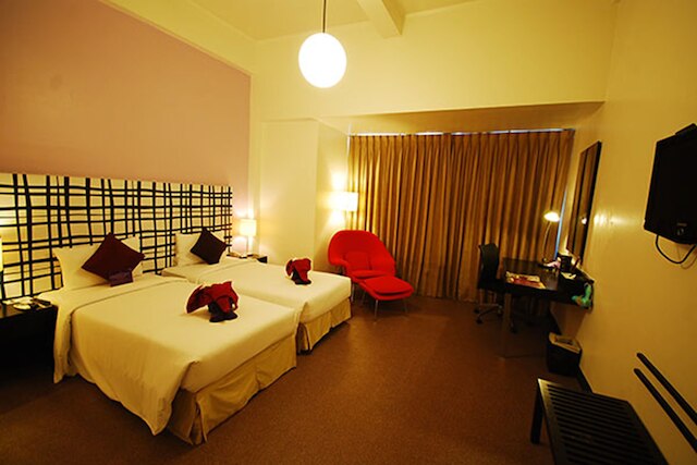 ザ エンバシー サトーン