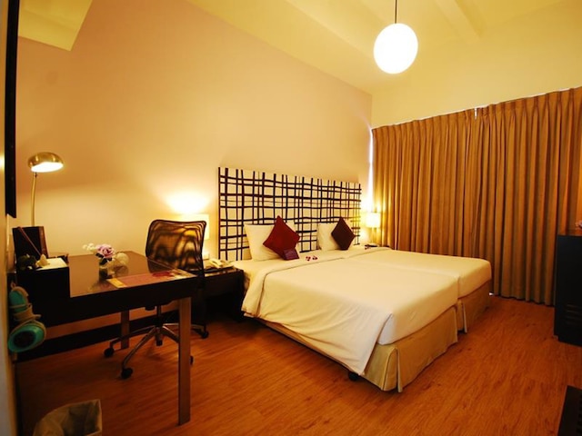 ザ エンバシー サトーン