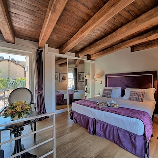 トレビ パレス ラグジュアリー イン