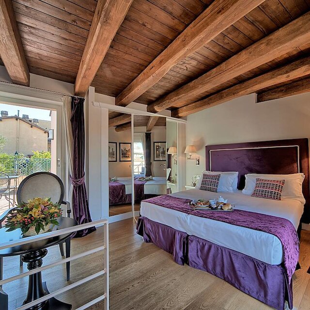 トレビ パレス ラグジュアリー イン