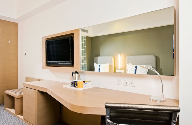 ホリデイ・イン エクスプレス上海金沙 by IHG (上海金沙智選假日酒店)