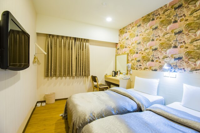 サンドゥオ ホテル (高雄三多商務旅店)