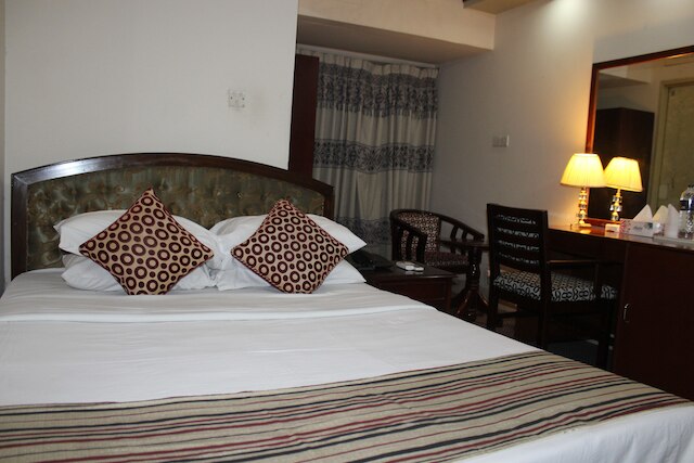 シティ ホームズ ホテル