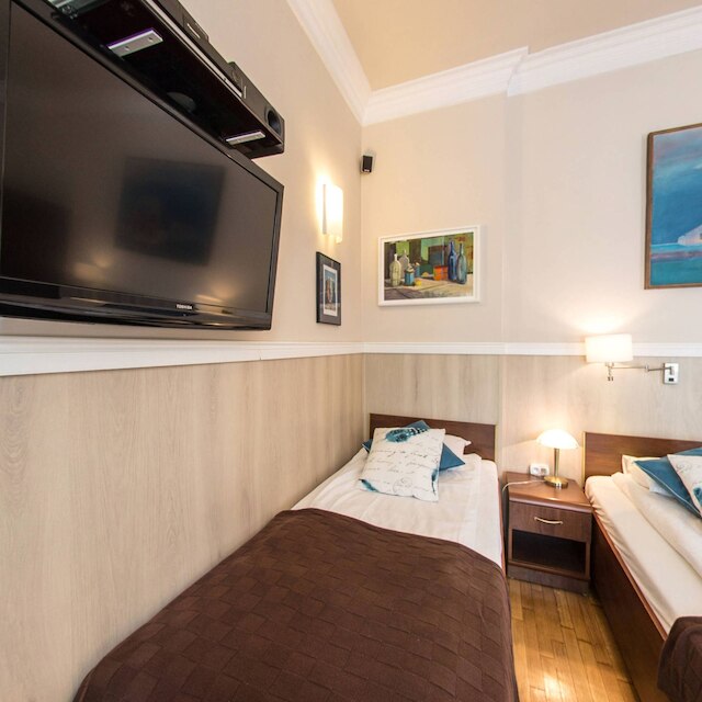 カイザー ホステル