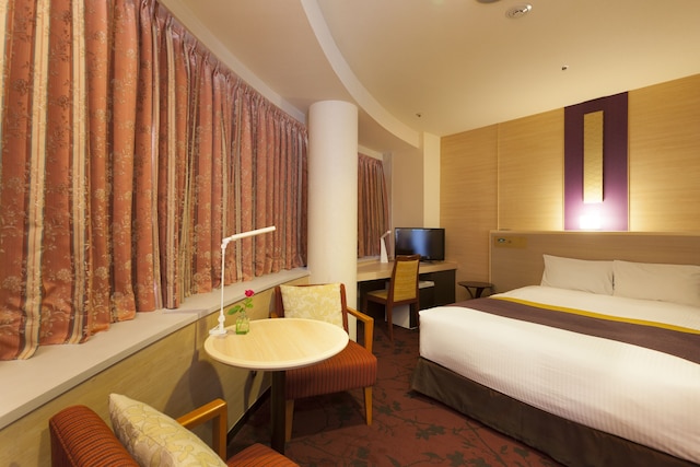 調布クレストンホテル