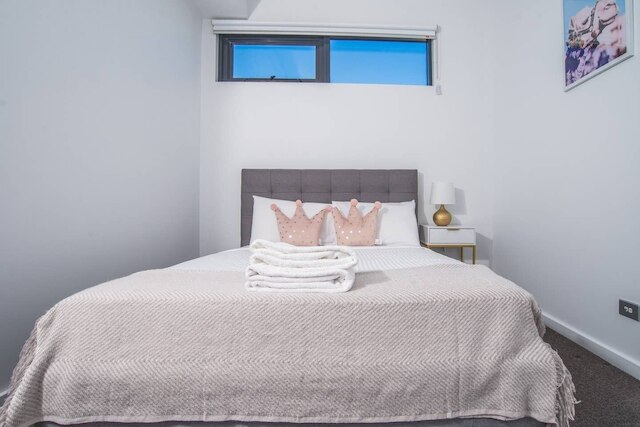 活気のあるベッドルーム 2 室、バスルーム 1 室、マスコット アパートメント