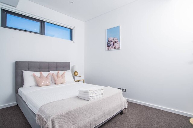 活気のあるベッドルーム 2 室、バスルーム 1 室、マスコット アパートメント