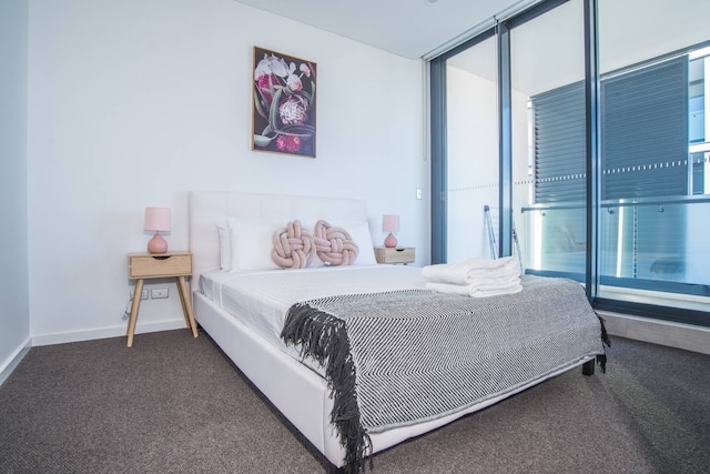 活気のあるベッドルーム 2 室、バスルーム 1 室、マスコット アパートメント