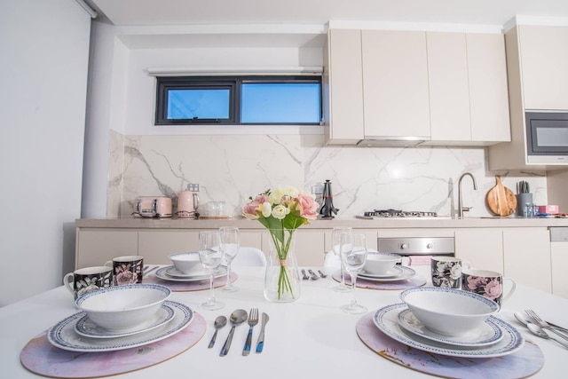 活気のあるベッドルーム 2 室、バスルーム 1 室、マスコット アパートメント