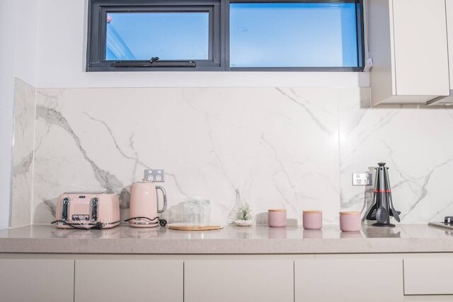 活気のあるベッドルーム 2 室、バスルーム 1 室、マスコット アパートメント