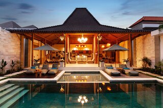 ヴィラ クブ ジョグロ