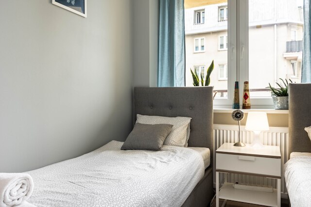 ワルシャワ コンシェルジ シルバー アパートメント