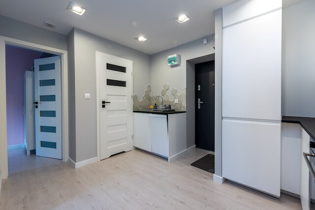 ワルシャワ コンシェルジ シルバー アパートメント