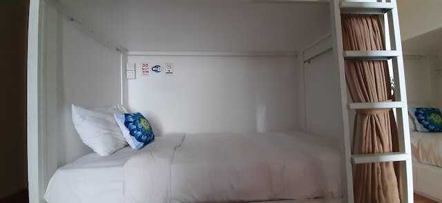 オゾラ ティイング トゥトゥル ホステル チャングー - アダルト オンリー