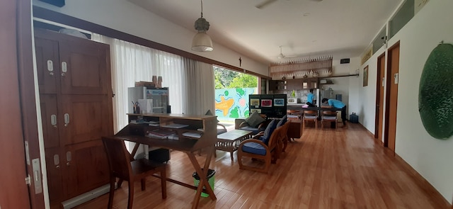 オゾラ ティイング トゥトゥル ホステル チャングー - アダルト オンリー