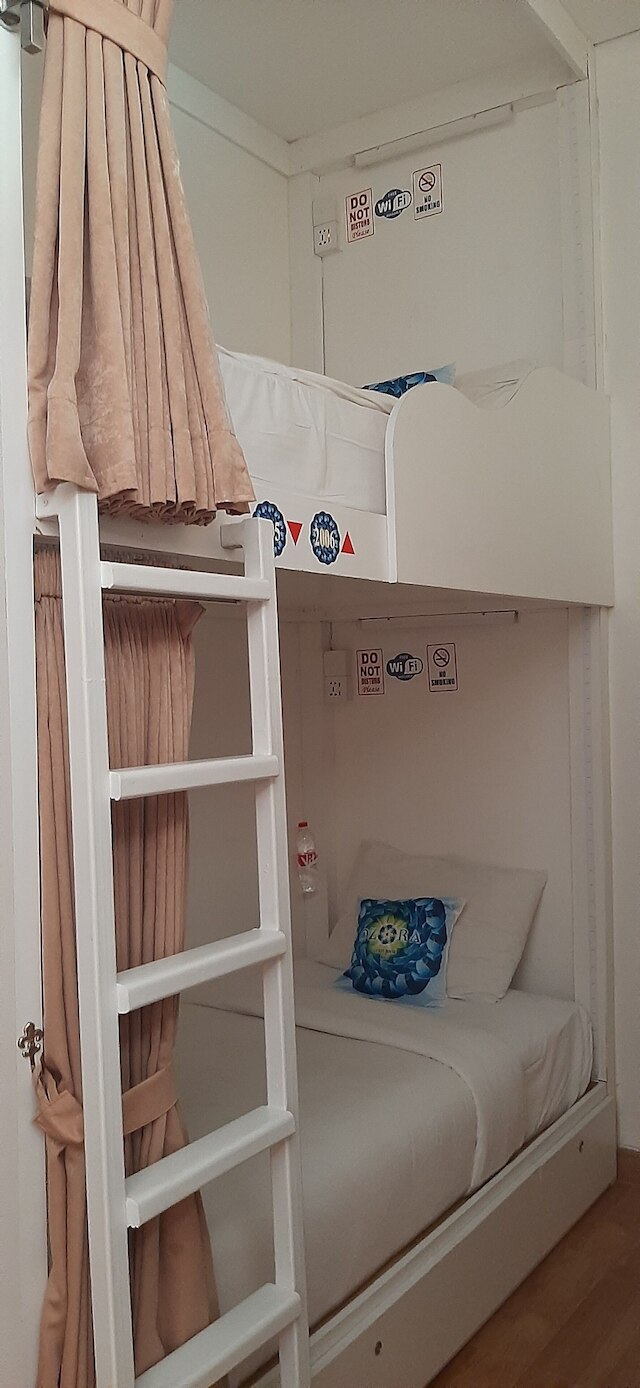 オゾラ ティイング トゥトゥル ホステル チャングー - アダルト オンリー