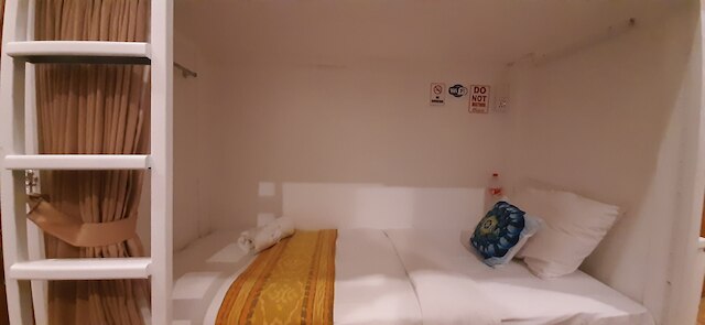 オゾラ ティイング トゥトゥル ホステル チャングー - アダルト オンリー