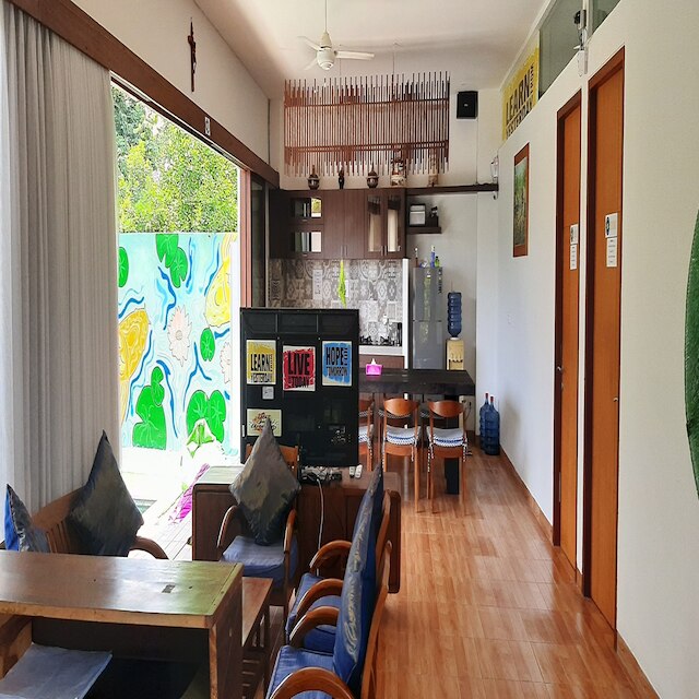 オゾラ ティイング トゥトゥル ホステル チャングー - アダルト オンリー