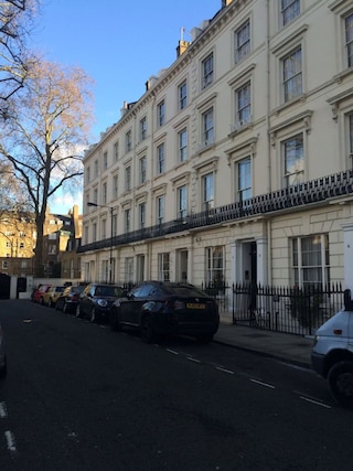 ステイイン - クイーンズウェイ