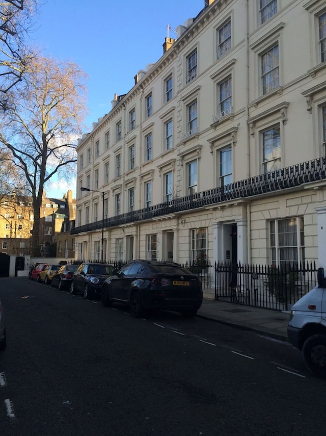 ステイイン - クイーンズウェイ