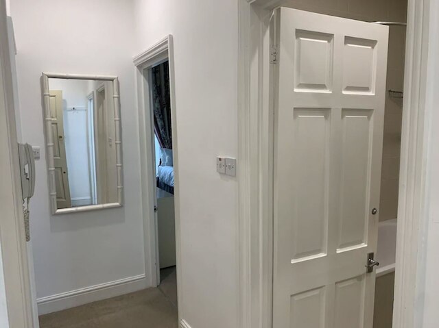 ステイイン - クイーンズウェイ