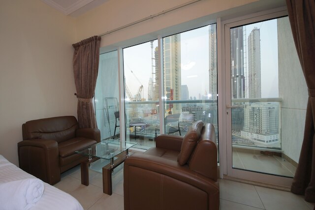 ビューティフル スタジオ ウォーキング ディスタンス トゥ ドバイ モール