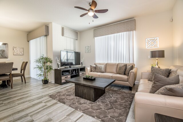 ビューティフル 4 ベッドルーム 3 バス タウンホーム