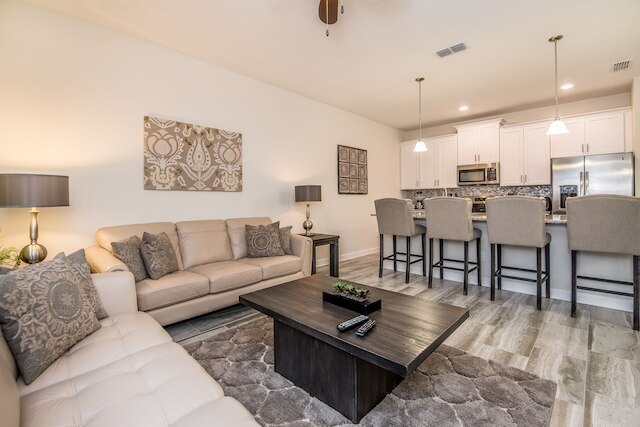 ビューティフル 4 ベッドルーム 3 バス タウンホーム