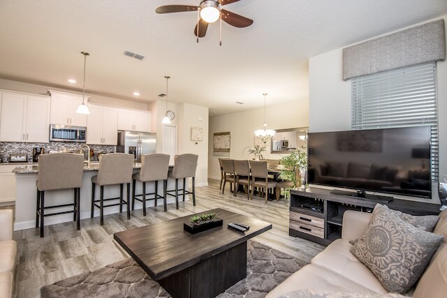 ビューティフル 4 ベッドルーム 3 バス タウンホーム