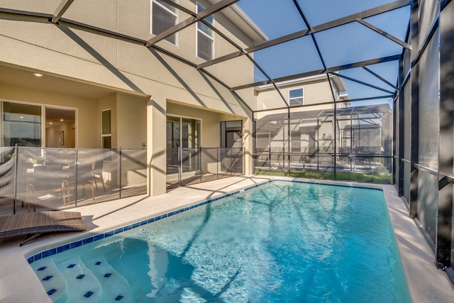 ファブュラス 6 ベッド ストーリー レイク ヴィラ プール & スパ 2145BMド