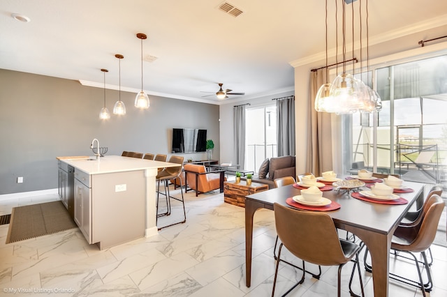 ストーリイ レイク リゾート 4 ベッドルーム ハウス