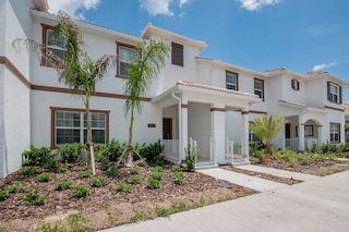 4 ベッドルーム タウン ホーム ウィズ プール