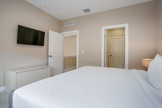 アメージング 3 ベッドルーム マジック ビレッジ タウンホーム 7607ーア