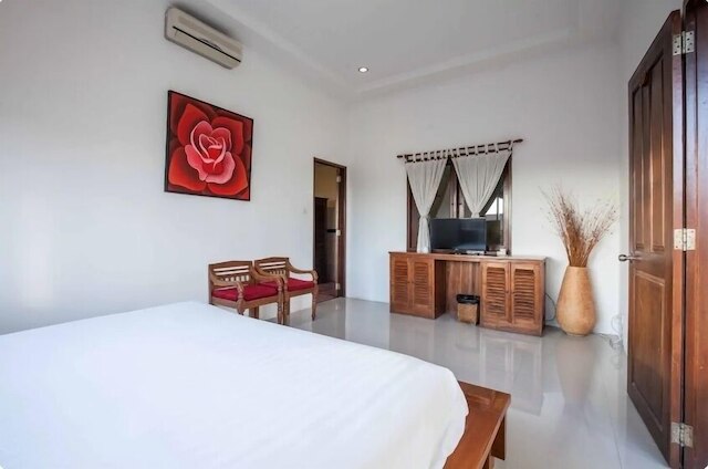 4 バスルーム プライベート プール ヴィラ ニア スミニャック ビーチ バリ