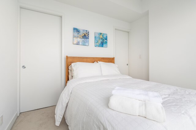 スカイ ホーム ウィズ スタニング ビュー オブ トロント アンド レイク オンタリオ