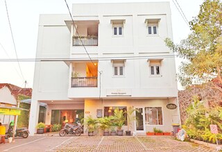 マンゴロ ホームステイ シャリア