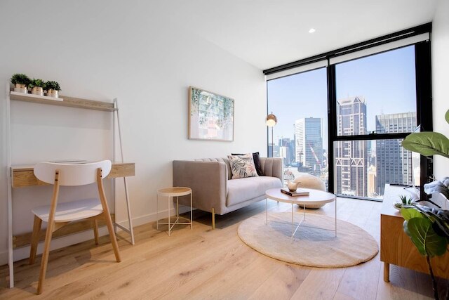 ウォーム ネスト セントラル ロケーション ッ コリンズ