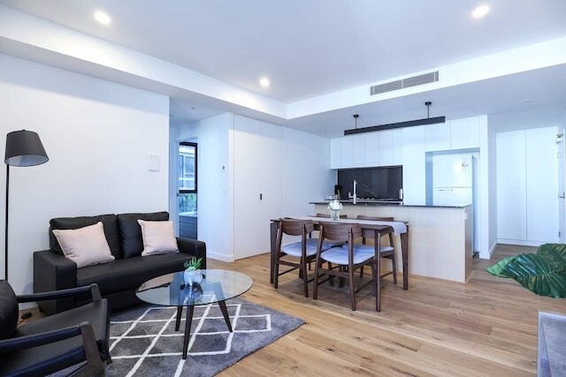 スタイリスト 2 ベッドルームズ アパートメント ウィズ プール / ジム / パーキング