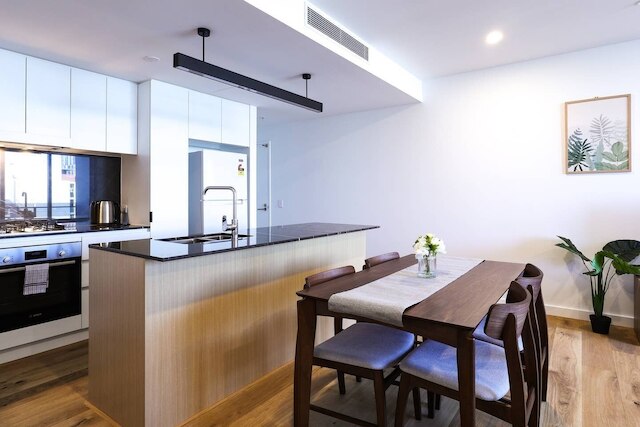 スタイリスト 2 ベッドルームズ アパートメント ウィズ プール / ジム / パーキング