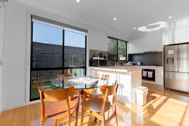 インプレッシブ & スペーシャス ニュー タウンハウス ット プレストン