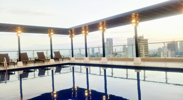 ホーム ステイズ A バイ シイア イン セブ シティ