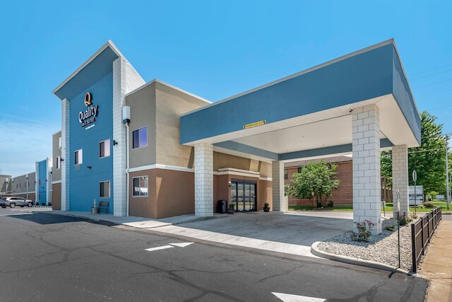 クオリティ イン & スイーツ エバンズビル ダウンタウン