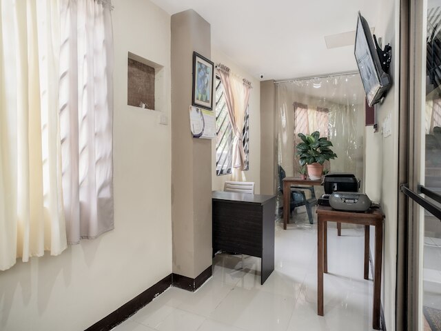 スーパー OYO 604 シャトー シンコ ドーミテル - ホステル