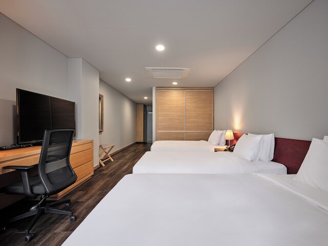 Ramada Hotels & Suites Seoul Namdaemun
